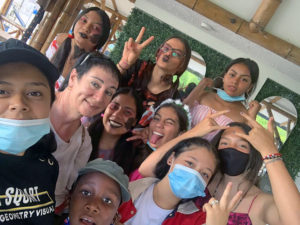 Françoise Lapaire, lors d’une visite à la Fondation à Pereira.